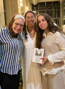 מירב ואגם ברגר עם סיון רהב מאיר